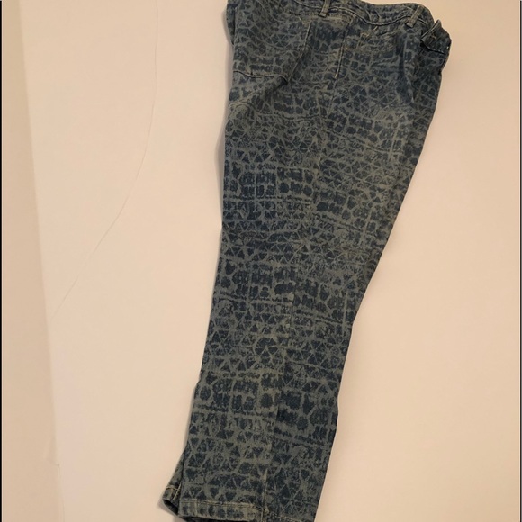 Mossimo Cropped Tie Dye Capri Jeans - 12 - Picture 2 of 4
